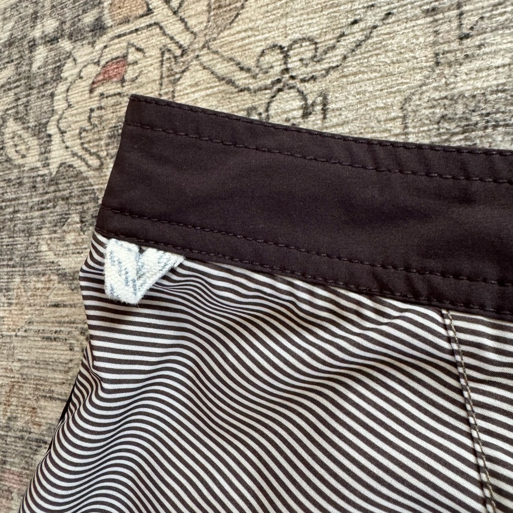 Vuori Board Shorts, Size 36 - Picture 10 of 15